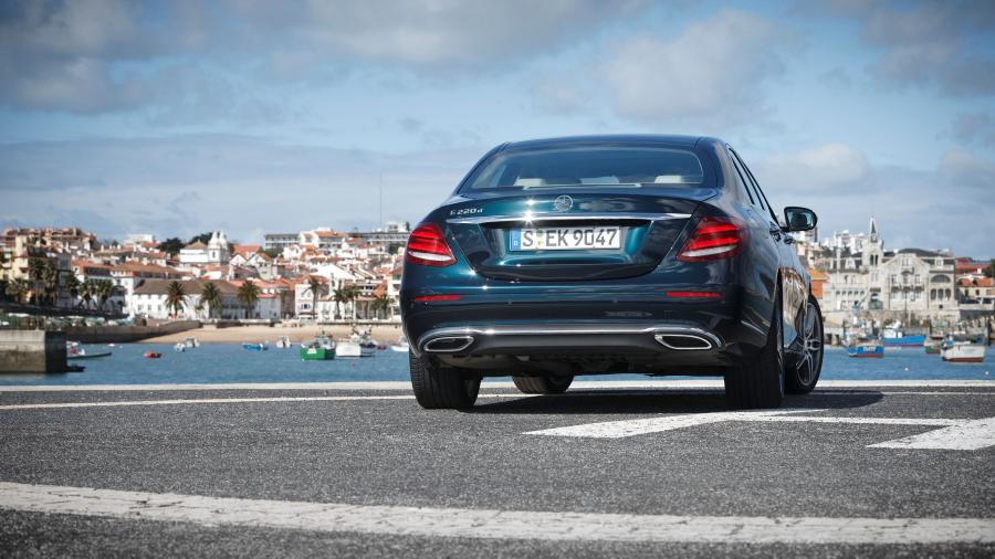  Mercedes-Benz E220d Exclusive Line 2016 года  (фото 6 из 10)